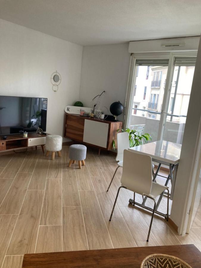 Apparement Chaleureux Avec Balcon Marseille Exterior photo